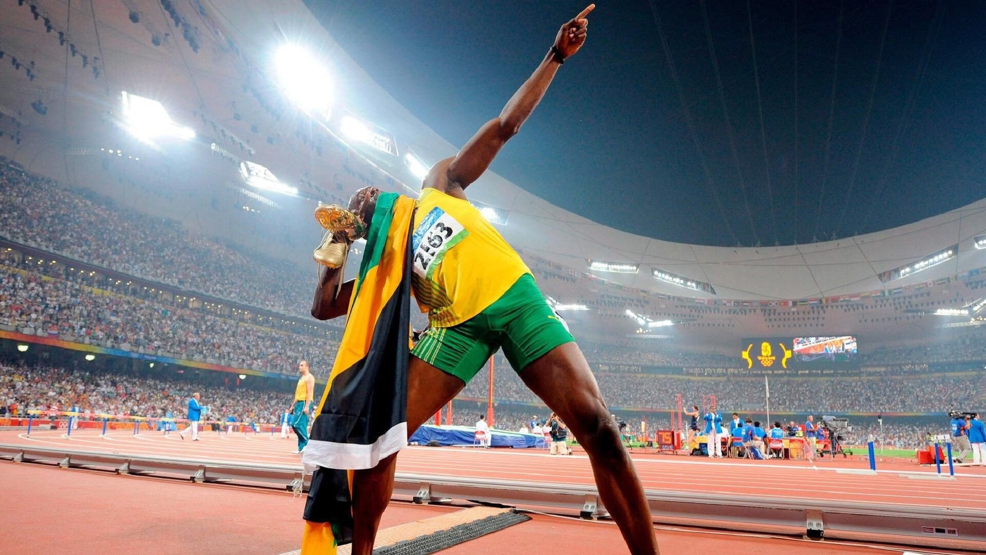 “尼古拉斯·桑特基的精准远射与高效传球，成为美洲狮队攻守兼备的核心”