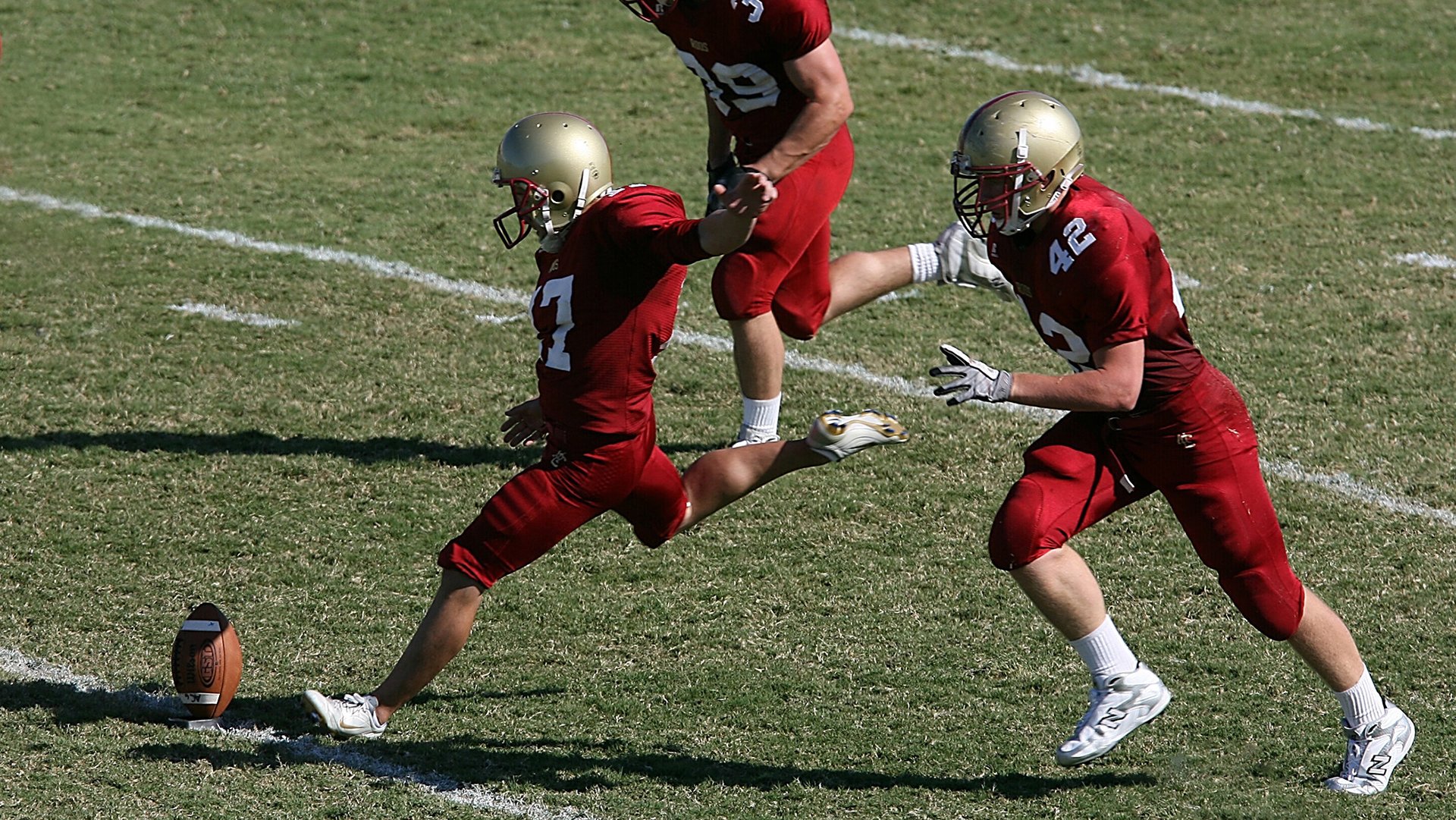 德甲赛场新战术出现，球队战术多样化，德甲新赛季